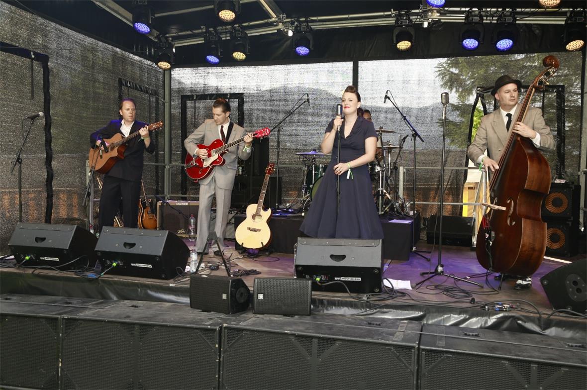 Das Mittsommerfestival wurde durch die einheimische Band «Rumble Jim» eröffnet.