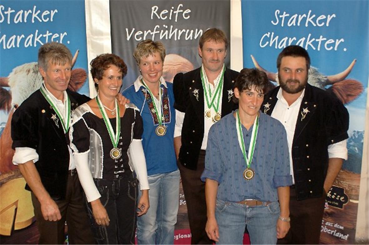 Das «Mutschli-Podest»: Erwin und Christine Zumbrunnen Boltigen, Andrea und Fritz...