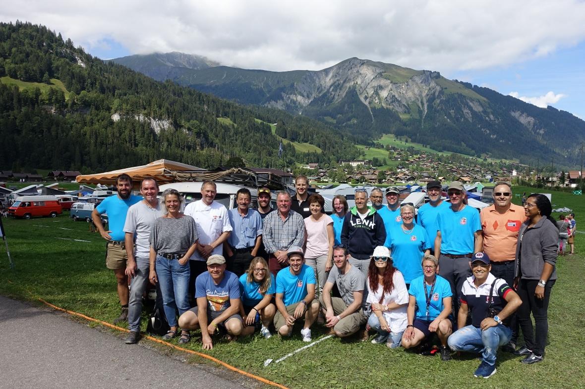 Das OK des VW-Bus-Treffens an der Lenk lud die Sponsoren und Gönner zu einem Apé...