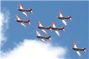 Das PC7-Team gesteuert von Fluglehrern und F/A-18Piloten zeigte präzise Formatio...