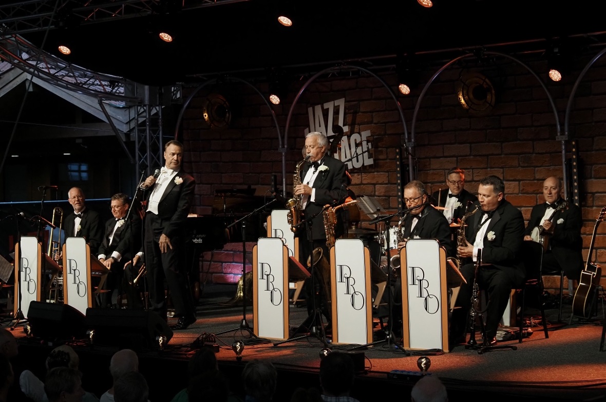 Das Pasadena Roof Orchestra bot satten Big Band-Sound mit schönen Solo-Einlagen.