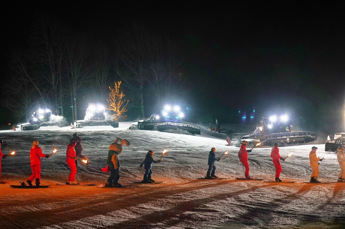 Das Pistenraupen-Ballett sorgte für einen ganz besonderen Höhepunkt der Schneesp...