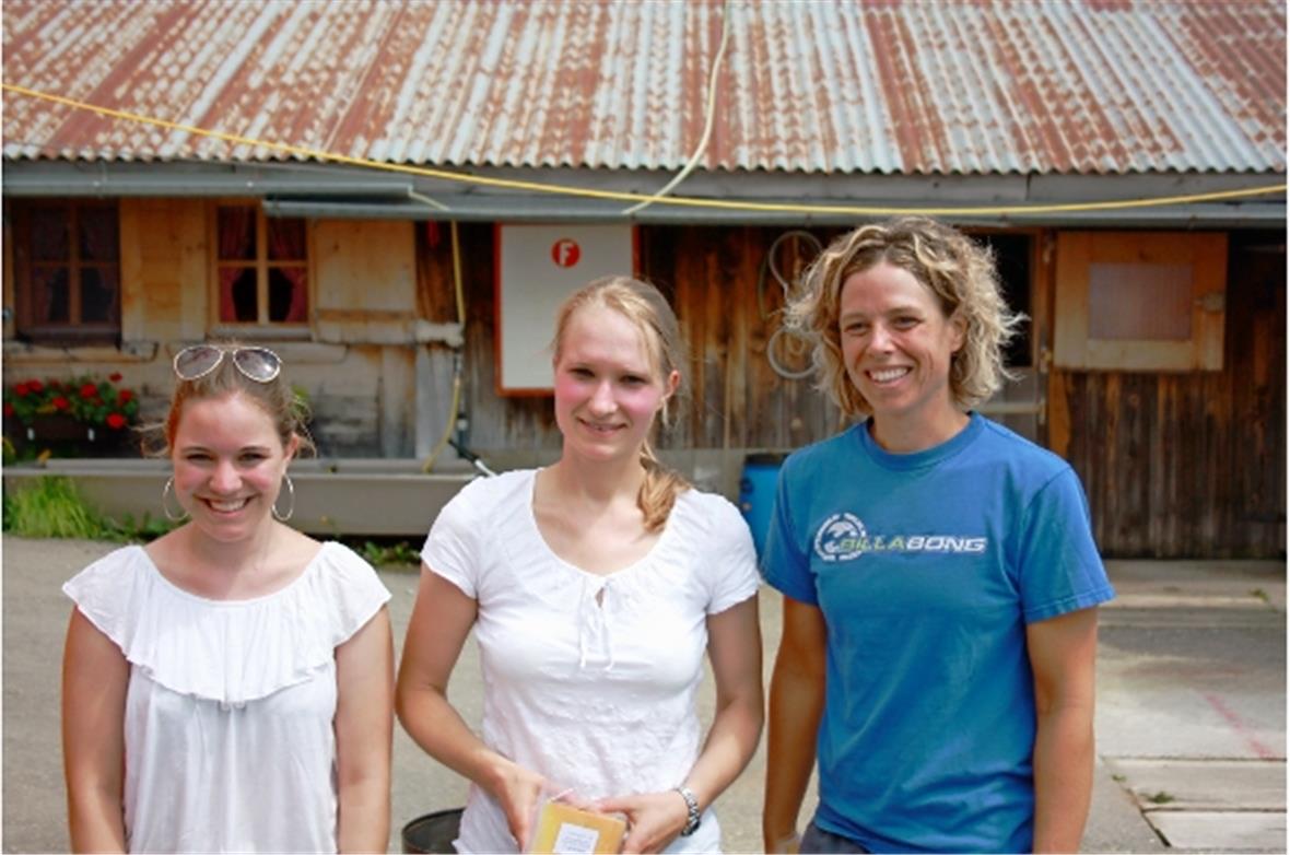 Das Podest der Damen, Carina Gafner, Sara Künzi, Eliane Tschumi.