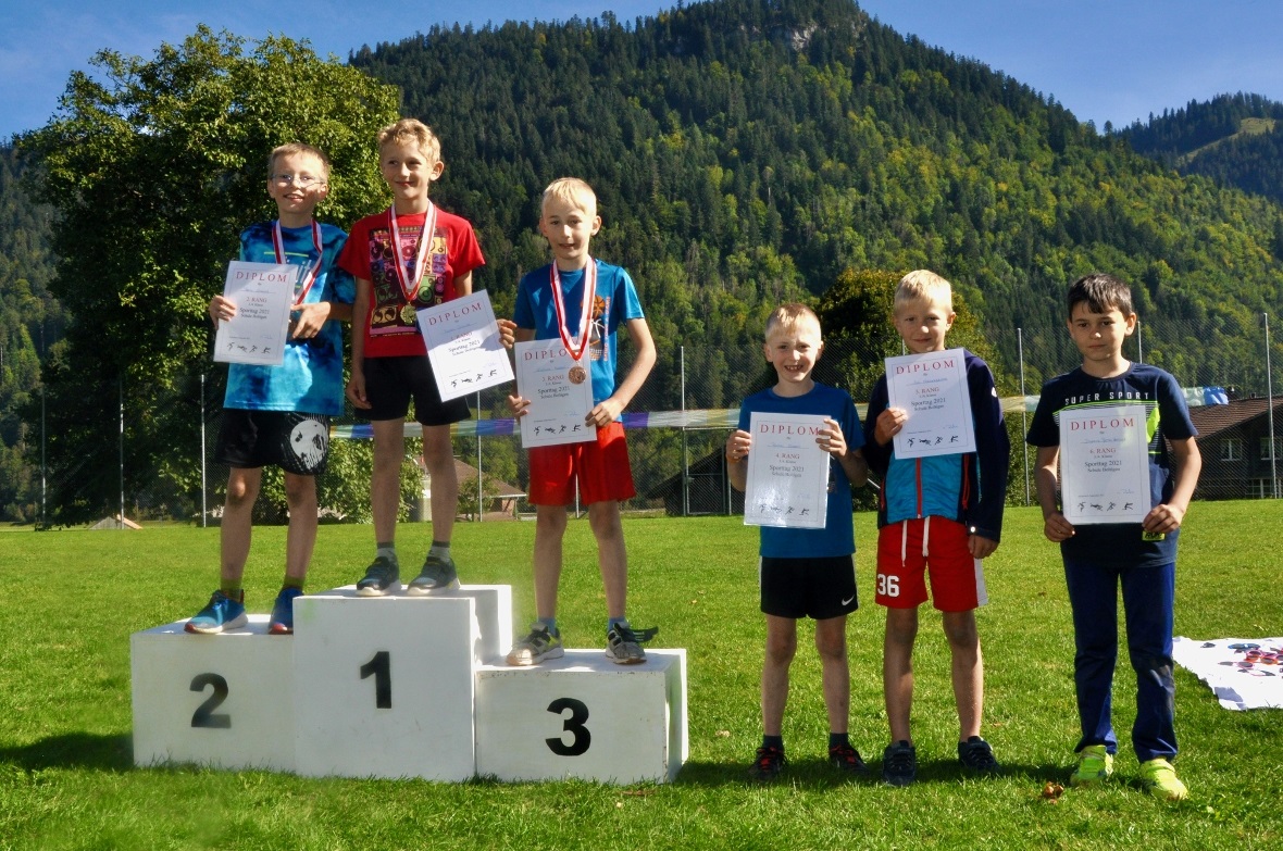 Das Podest der Knaben 1.–3. Klasse.