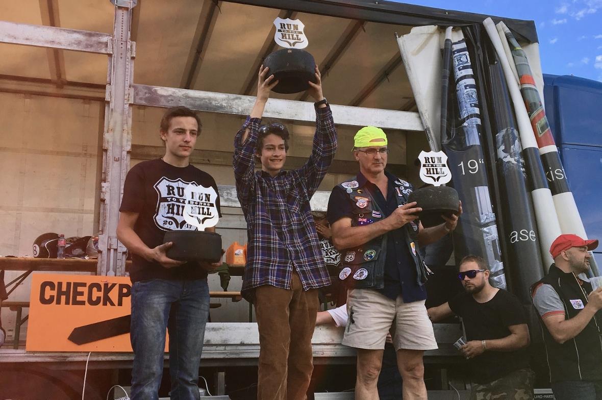 Das Podest des Race of Spades (1. Rang: Mike Bächler, 2. Rang: Michael Teuscher,...