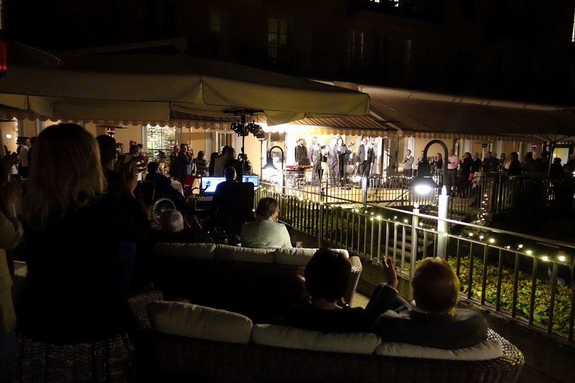 Das Publikum hörte den vier Tenören von I Quattro aufmerksam zu.