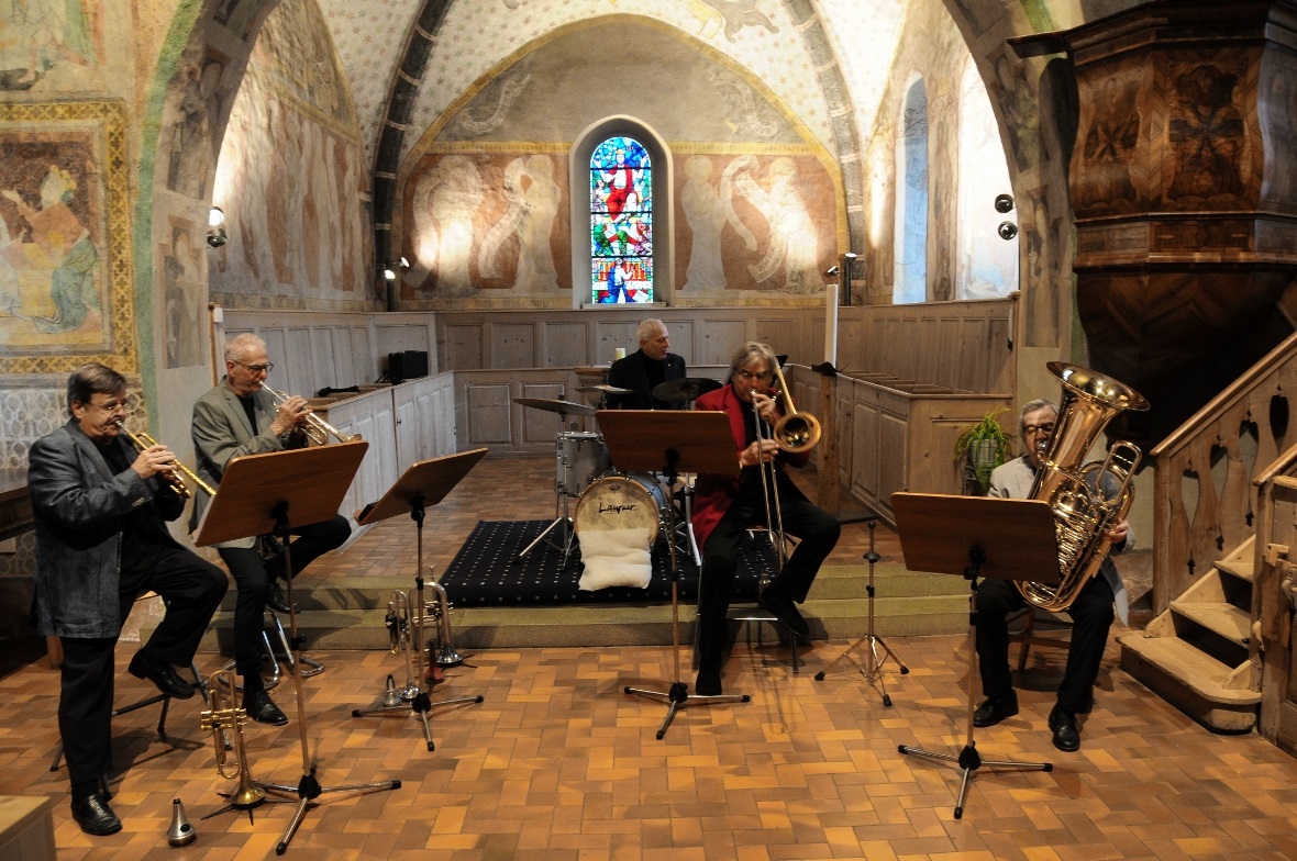 Klassik und Jazz in Erlenbach Das Quintett «Branimir Slokar & Freunde» in der Besetzung: Jean-François Michel und Jörg Hof (beide Trompete), Istvan Varga (Schlagzeug), Branimir Slokar (Posaune) und Guy Michel (Tuba).