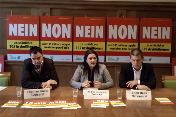 Das Referendumskomitee: Co-Präsident Thomas Knutti, Co-Präsidentin Andrea Gschwend-Pieren und Nationalrat Erich Hess.