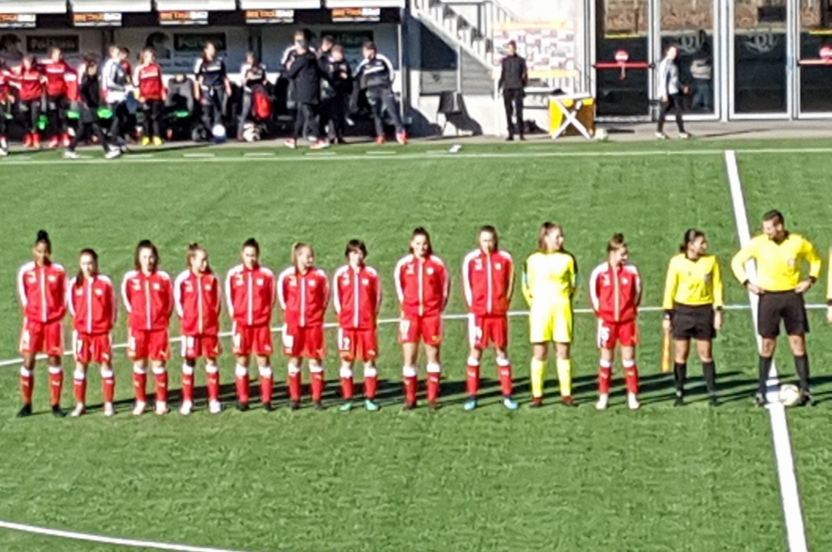 Das Schweizer U-16-Nationalteam mit Selina Ueltschi (vierte von rechts).