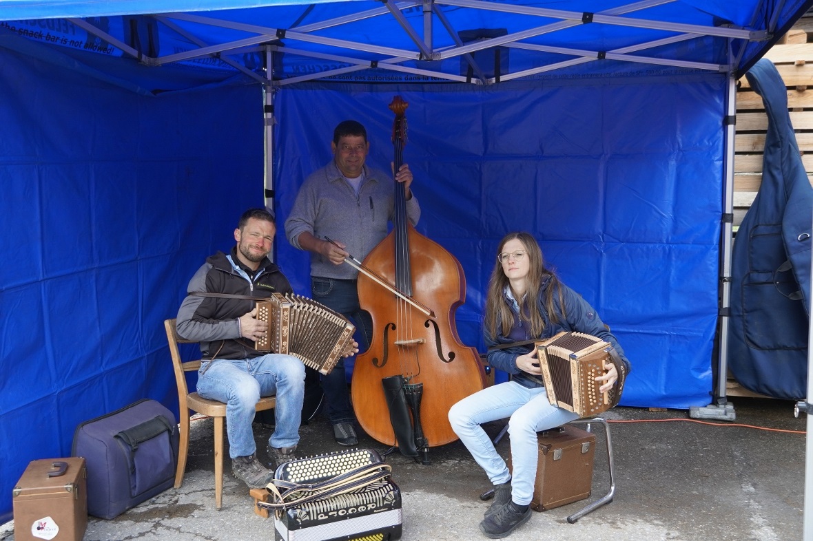 Das Schwyzerörgeli-Trio Les Zanonymes sorgte für Unterhaltung.