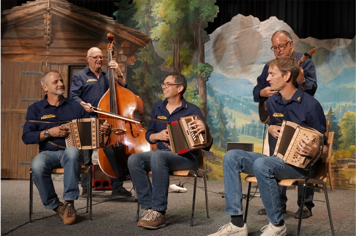 Das Schwyzerörgeliquintett Ländler Panache.