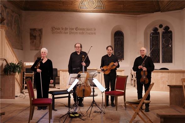 Das Segantini Quartett spielte voller Virtuosität und begeisterte mit den Werken von Beethoven und Mozart: Marianne Aeschbacher (Geige), Tobias Moster (Violoncello), Sebastian Wohlfarth (Bratsche) und Antonio Pellegrini (Geige).