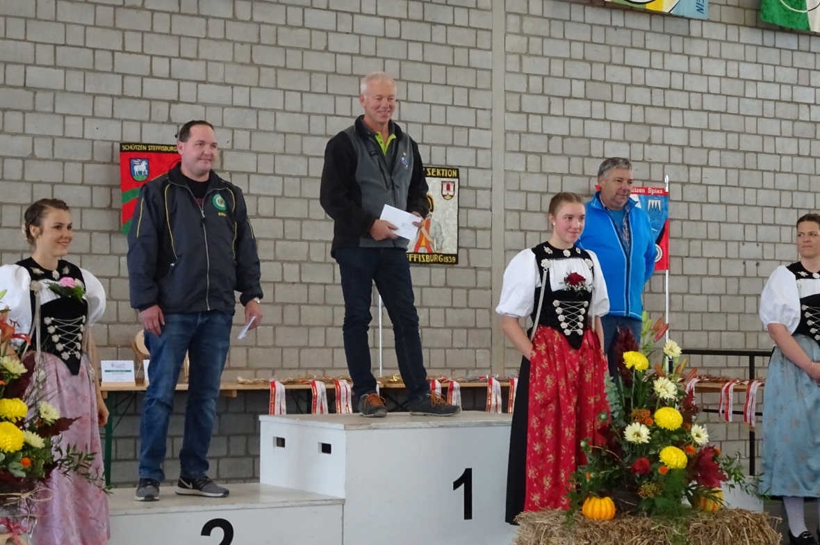 Das Siegerpodest der Festsiegerkonkurrenz in der Kategorie E mit Reto Stoll, Rüschegg; Christian Schranz, Brienzwiler und Jean-Marc Cottier, Blankenburg.