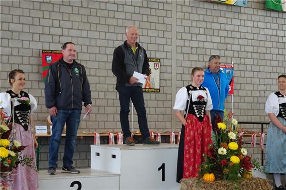 Das Siegerpodest der Festsiegerkonkurrenz in der Kategorie E mit Reto Stoll, Rüschegg; Christian Schranz, Brienzwiler und Jean-Marc Cottier, Blankenburg.