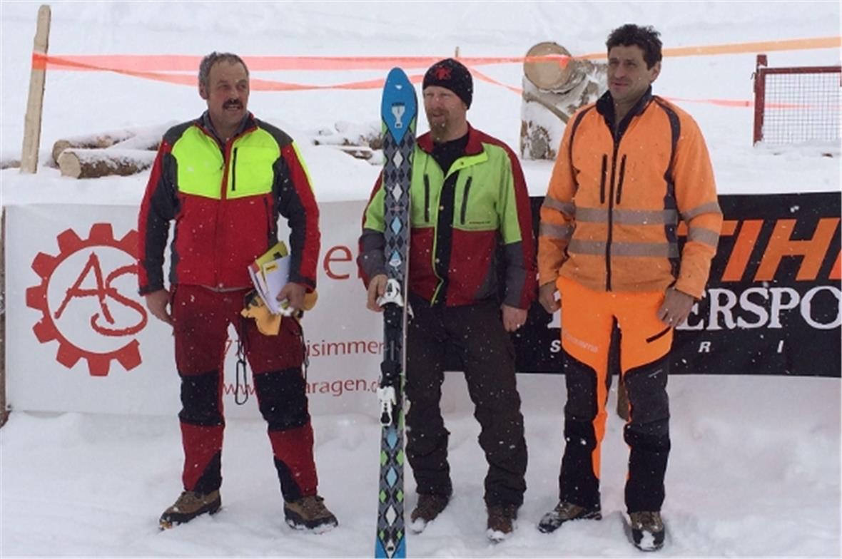 Das Siegertrio des ersten Timber-Wettkampfes am Halserberg: Der zweitplatzierte ...