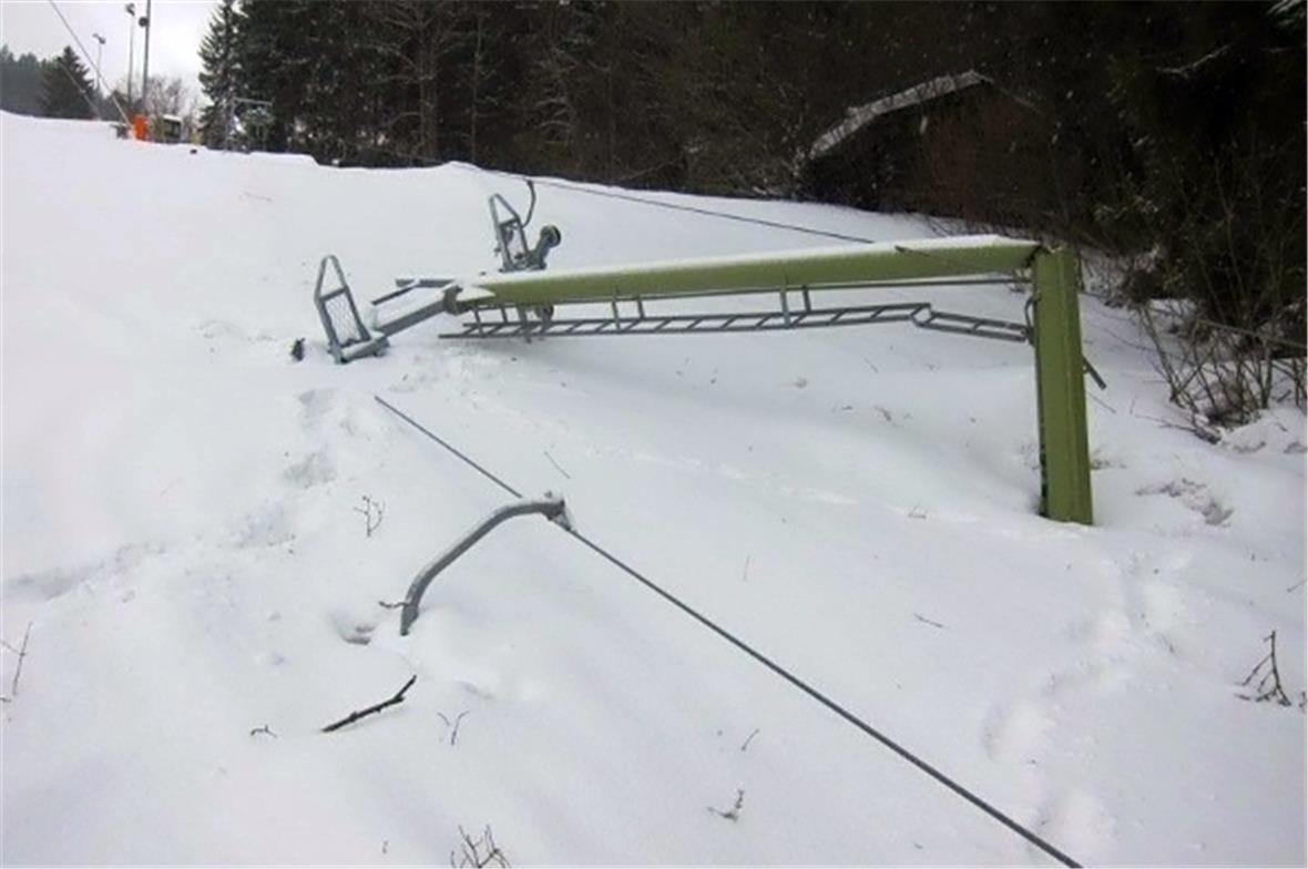 Das Sturmtief Andrea zerstörte den Hublelift, der als Trainingslift für den Nachwuchs betrieben wird.