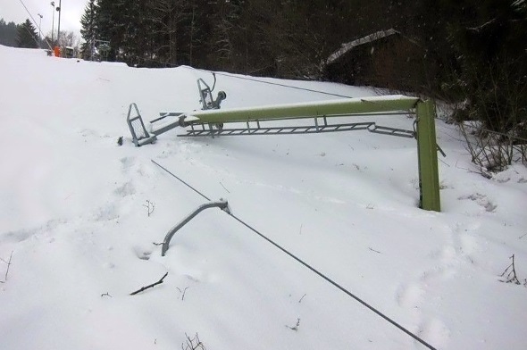 Das Sturmtief Andrea zerstörte den Hublelift, der als Trainingslift für den Nachwuchs betrieben wird.