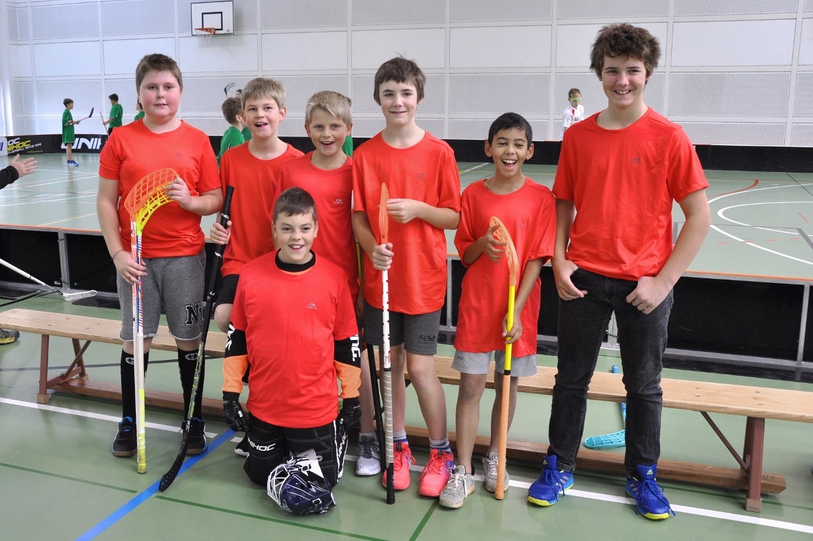 Das Team «UHC Reidenbach» voller Vorfreude auf das bevorstehende Turnier.