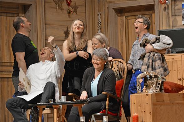 Das Theater wurde mit Lachen beendet.