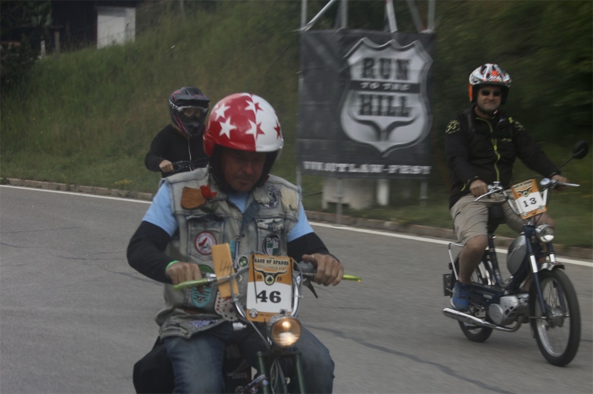 Das Töffli Poker Rennen oder Race of Spades ging durch zwei Kantone und vier Gem...