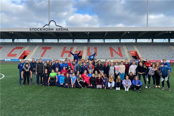 Das Training im grossen Fussballstadion in Thun: ein Highlight für die Sekundarschüler aus Erlenbach.