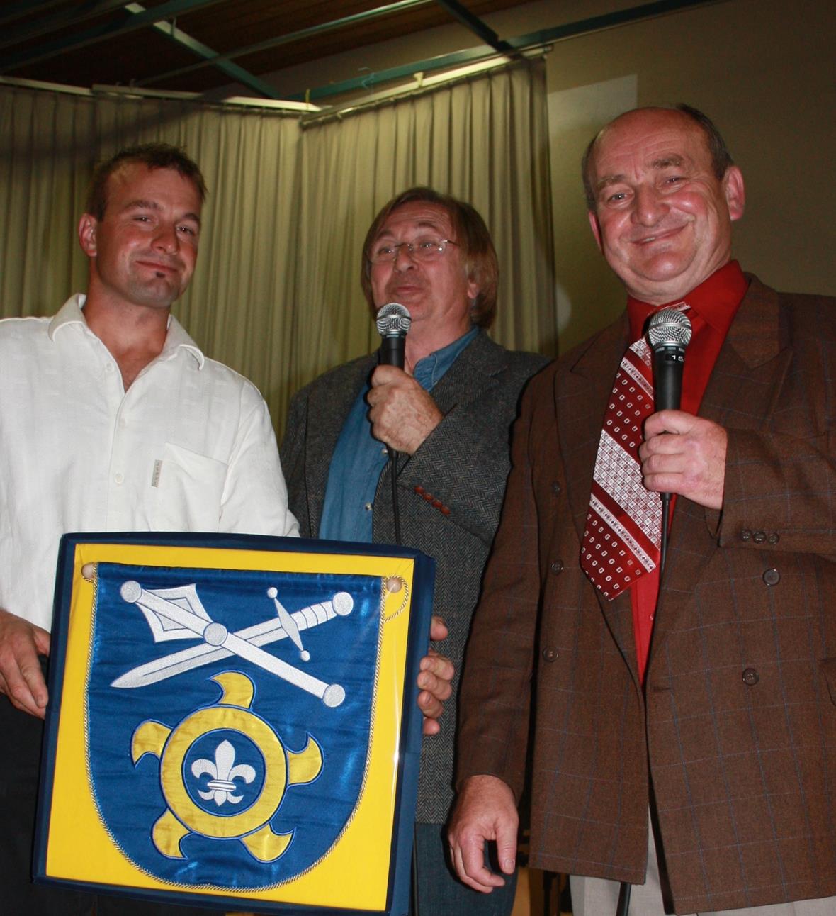 Das Wappen von Cejetice, v.l. Andy Gafner, Miroslav Hurda, Pavel Zach.