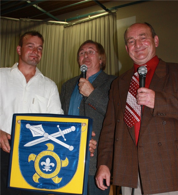Das Wappen von Cejetice, v.l. Andy Gafner, Miroslav Hurda, Pavel Zach.
