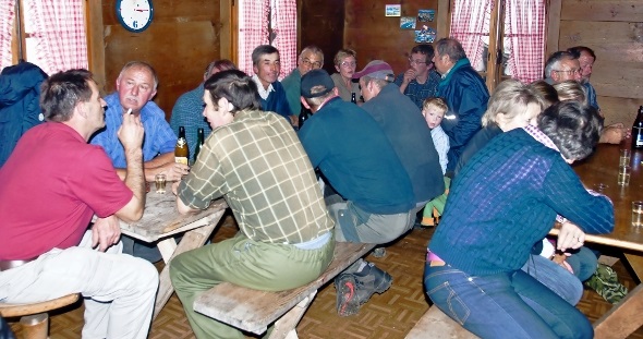 Das Wetter verhinderte ein fröhliches Zusammensein im Freien, was aber der Gemütlichkeit in keinster Weise abträglich war.