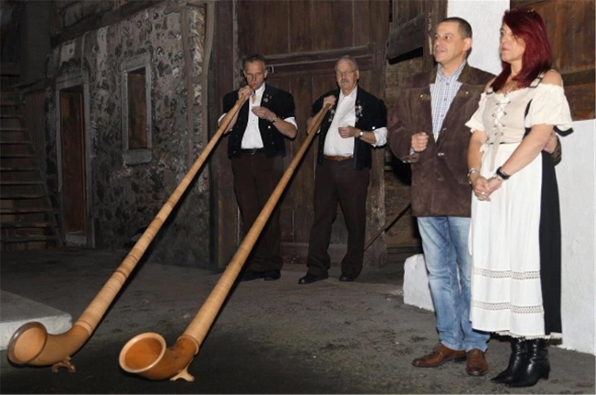 Das Wirtepaar Heike Dieffenbach und Thomas Bickel an der Eröffnung.