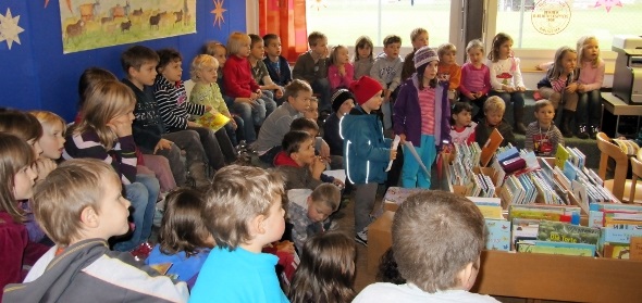 Das Zuhören von Geschichten ist nach wie vor bei den Kindern beliebt.
