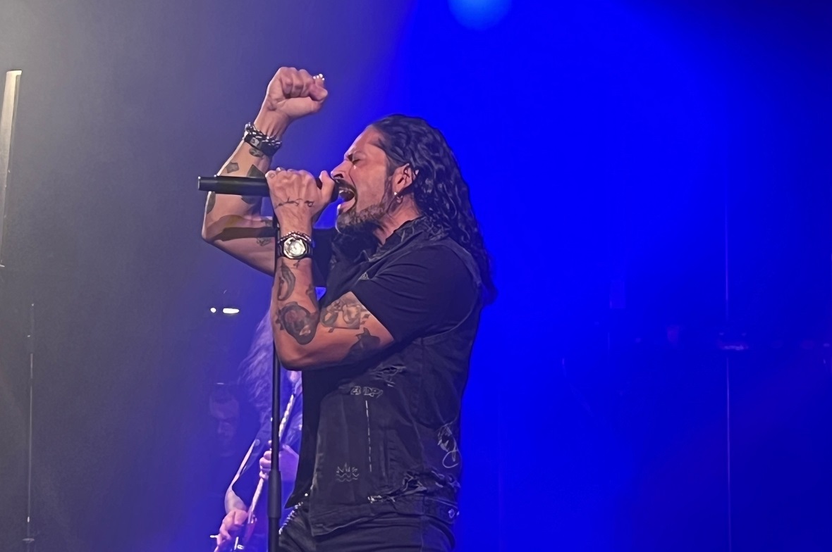 Das chilenische Stimmwunder wurde u. a. von Krokus-Bassist Tony Castelluccio unterstützt.Der Sommer 2026 und die Mannrieder Bühne glühten um die Wette