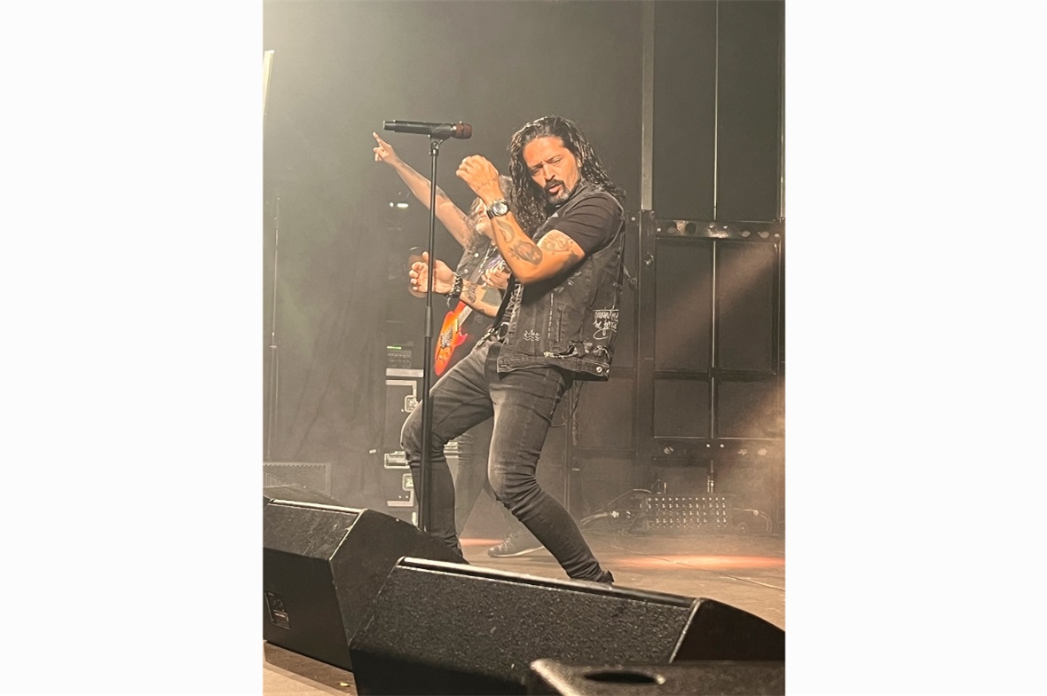 Das chilenische Stimmwunder wurde u. a. von Krokus-Bassist Tony Castelluccio unt...