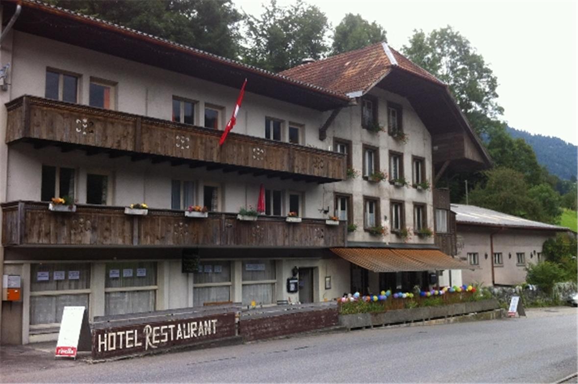 Das ehemalige Hotel Stöckli mit der neuen Brocki.