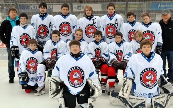 Das erfolgreiche Mini-Team: Hinten: Christian Schenk (Betreuer), Silvan Ludi, Nils Rindlisbacher, Andreas Schletti, Daniel Schenk, Noah Wälti, Silvan Schenk, Björn Zingre, Urs Heiniger (Coach).Vorne: Marcel Bernasconi, Simon Reusser, Oliver Stutz, Pyry Matti, Nils Kunz, Klemens Baumgartner. Torhüter: Kenny Wehren und Leandro Frei.Es fehlen: Rhys De Dycker, Roman Müller, Sebastian Müller und Sascha Jakob.