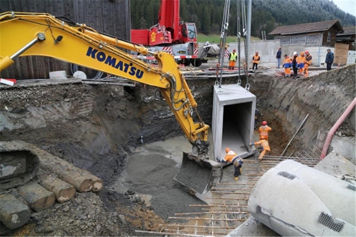 Das erste Wasserführungselement an seinem Platz.