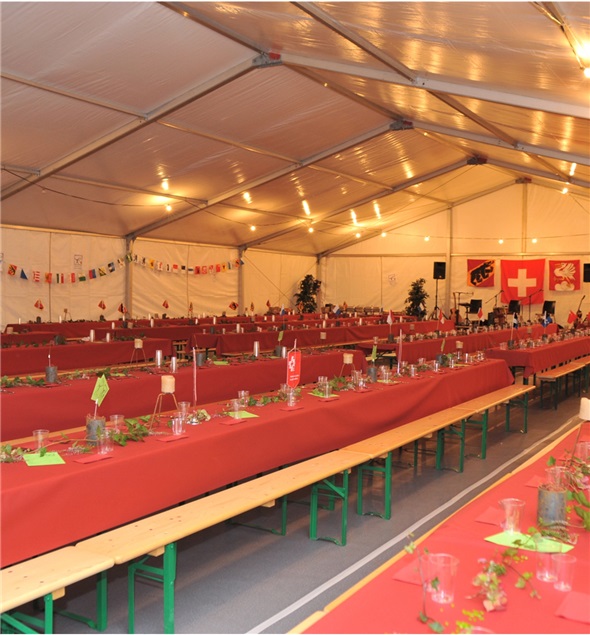 Das gemütlich geschmückte Festzelt vor dem Gala-Dinner der Turner.