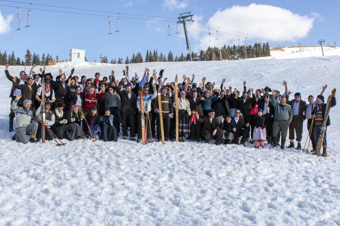 Das gesamte Teilnehmerfeld in bester Festlaune.