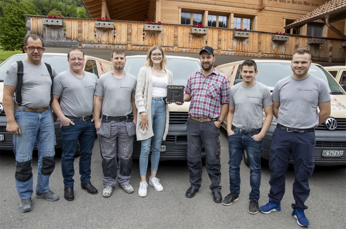 «Das ist keine Einzelleistung, nur mit meinem Team kann ich so etwas erreichen», freute sich Balz Gerber über den Preisgewinn: Michael Frank, Michael Schäfer, Marcel Rüedi, Shena Meier, Balz Gerber, Matthias Kropf und Daniel Teuscher.