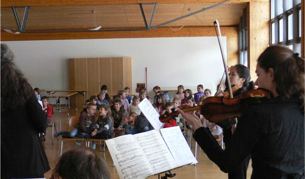 Das klassische Streichkonzert mit der Camerata Bern bekam ein Gesicht. Für einmal spielten die meisterhaften Künstler nur für die kleinen Zuhörer.
