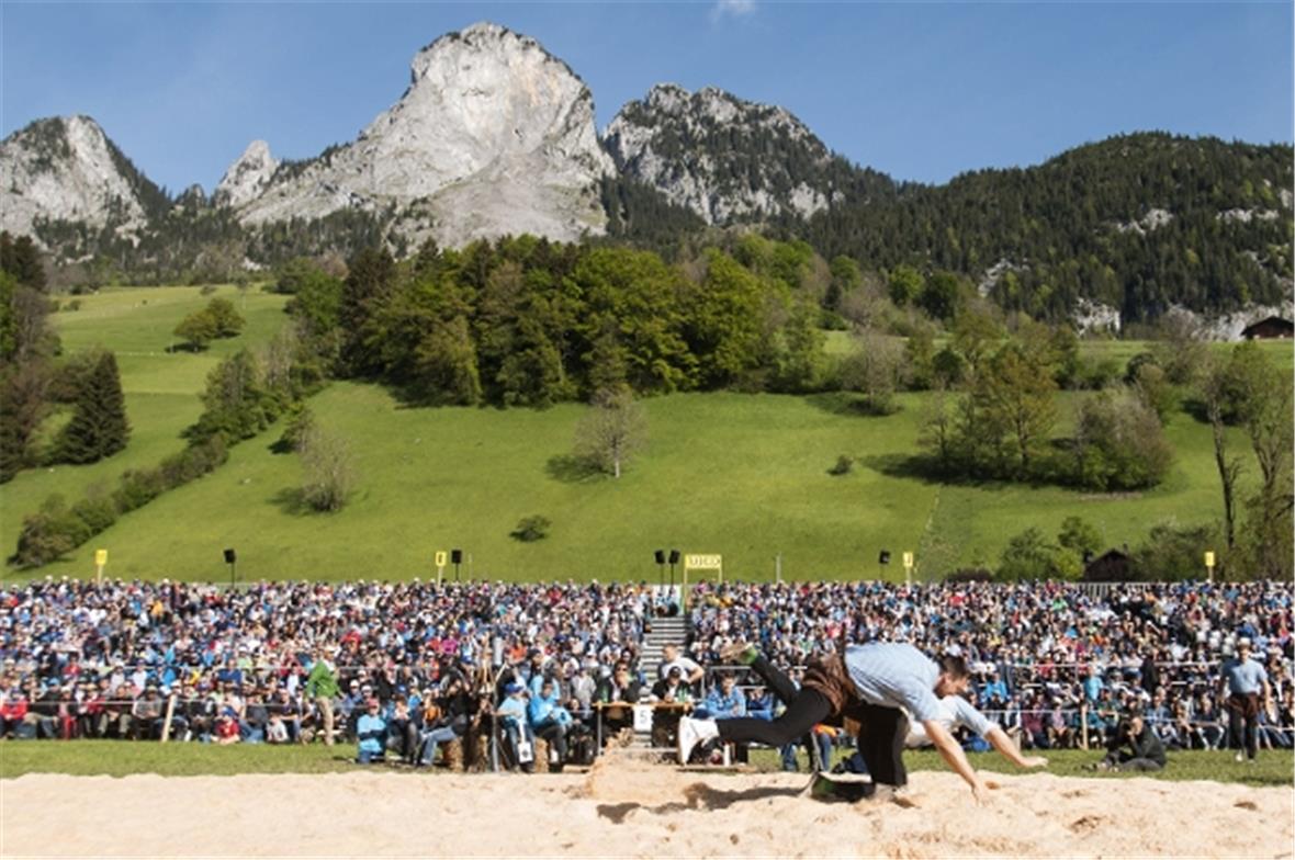 Das königliche Duell am Fusse der Mittagsfluh in Boltigen: der amtierende Schwin...