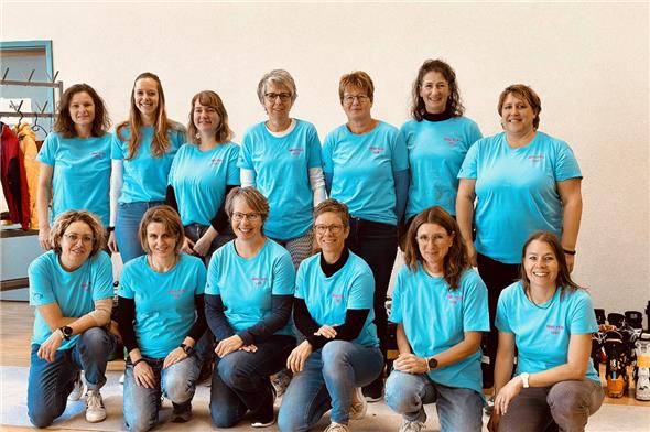 Das neu zusammengesetzte Börsenteam mit den auffallenden Helfer-Shirts.