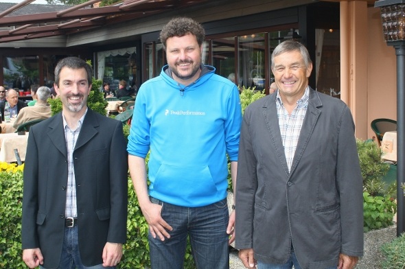 Das neue Vorstandsmitglied der Oberländer Holzbauer Stefan Hofmann (links) mit den abtretenden Kollegen Markus Zurbuchen und Hans Jaun.