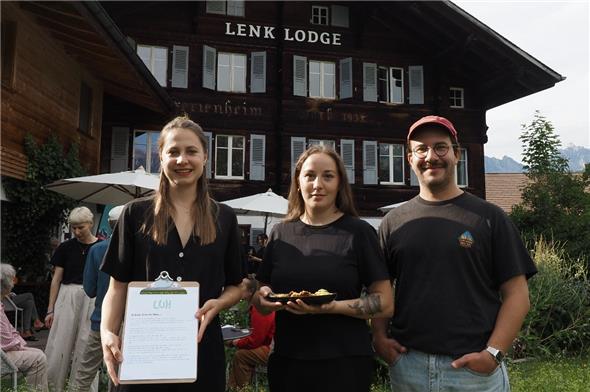 Das neue junge Team der Lenk Lodge begrüsste und verwöhnte die Gäste: Sjanca Oppliger, Magdalena Kossmann und Raphael Simcic.