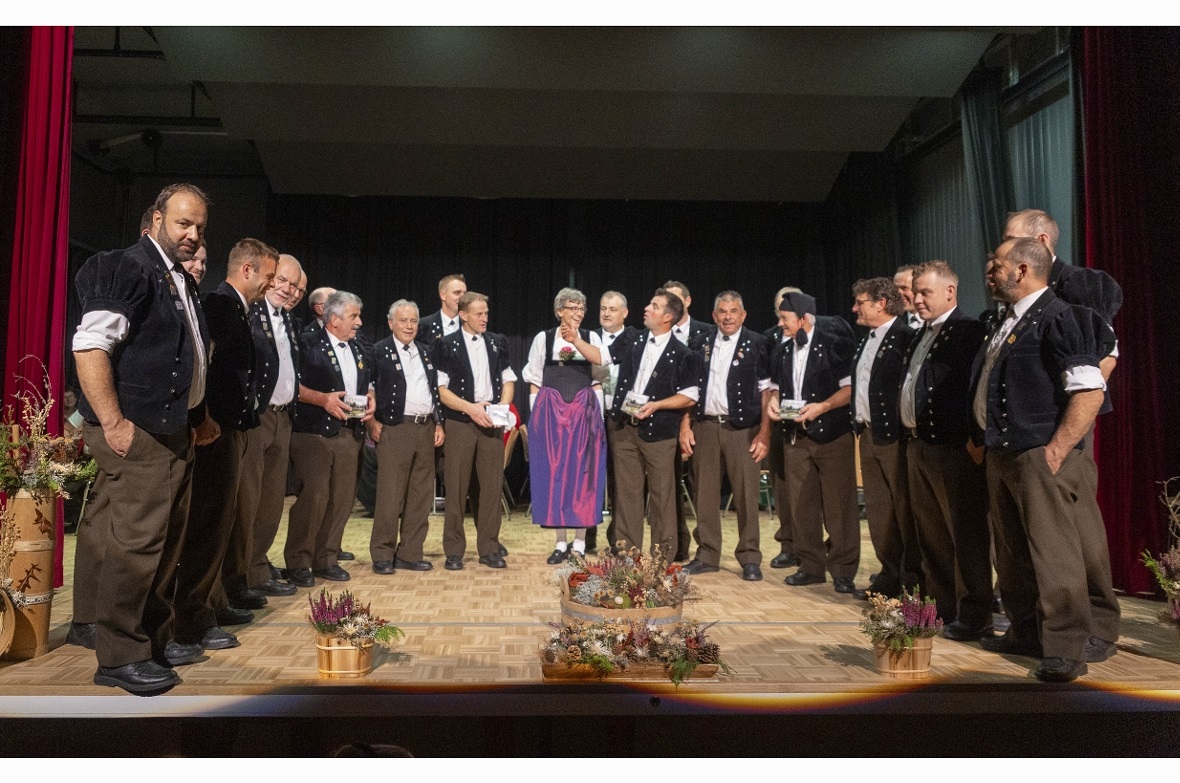 Das neuste Werk des Jodlerklubs heisst «Im Nöie Gwand» und wurde passend zum 60....