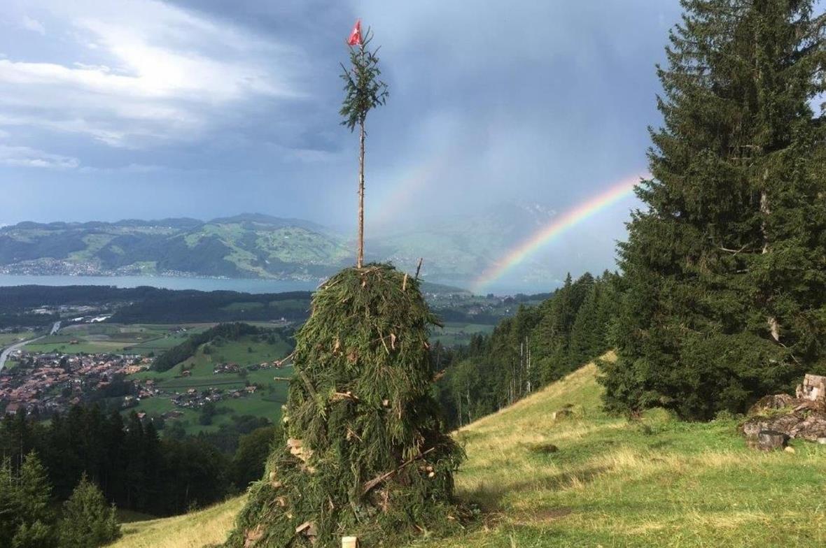 Das prächtige, durch die Familie Schmid vorbereitete 1.-August-Feuer auf der Alp...