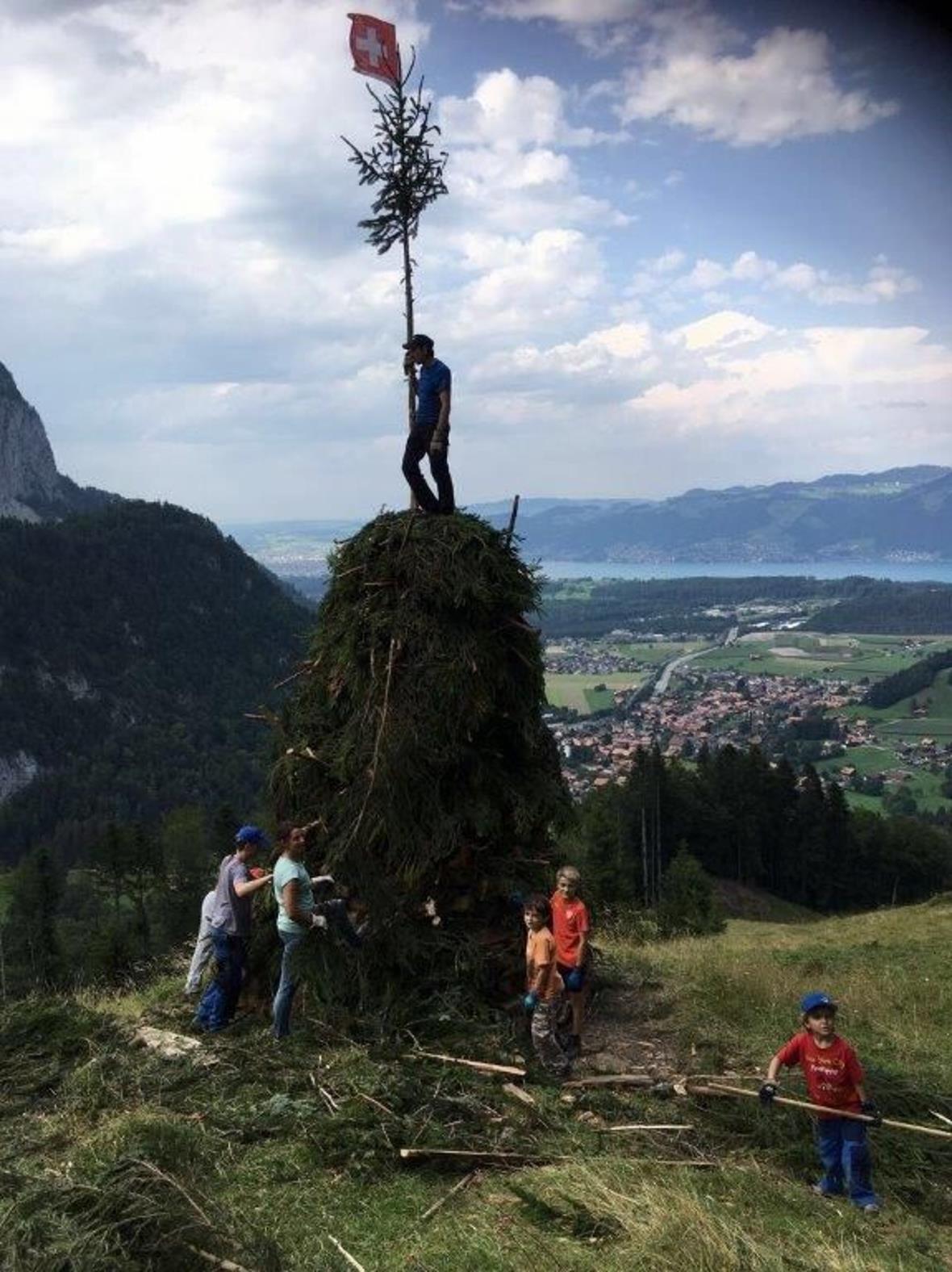 Das prächtige, durch die Familie Schmid vorbereitete 1. August-Feuer auf der Alp...
