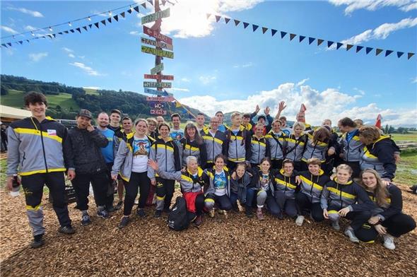 Das traditionelle Gruppenbild der Teilnehmerinnen und Teilnehmer sowie Betreuer.