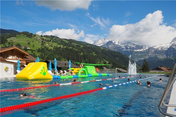 Das umgebaute Freibad Lenk wurde am Freitag, 15. Juni 2018 eröffnet.