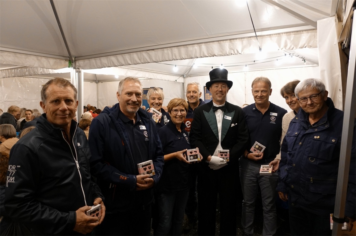 Das umtriebige Jubiläums-OK mit Urs Schmid, Oliver Kuhnen, Luzia Wyssen, Annerös Bisig, Albert Kruker, OK-Präsident Beat Kuhnen, Erich Rufener, Sophie Bernhard Aellen sowie Hans Neuenschwander.