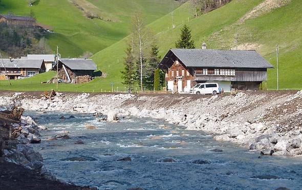 Das verstärkte Ufer bei Zwischenflüh.